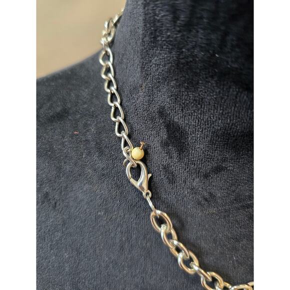 Women's Fuchsia Shell Beaded Bib Necklace with Lobster Clasp Closure - Picture 5 of 5